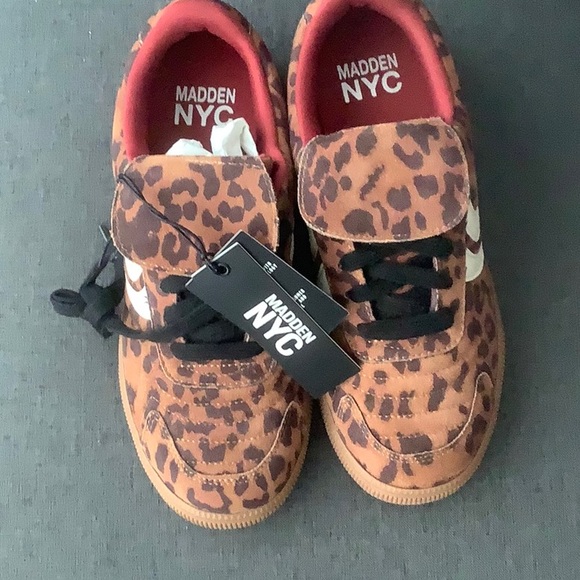 Women's nwt  Leopard Print Sneakers - Picture 2 of 5